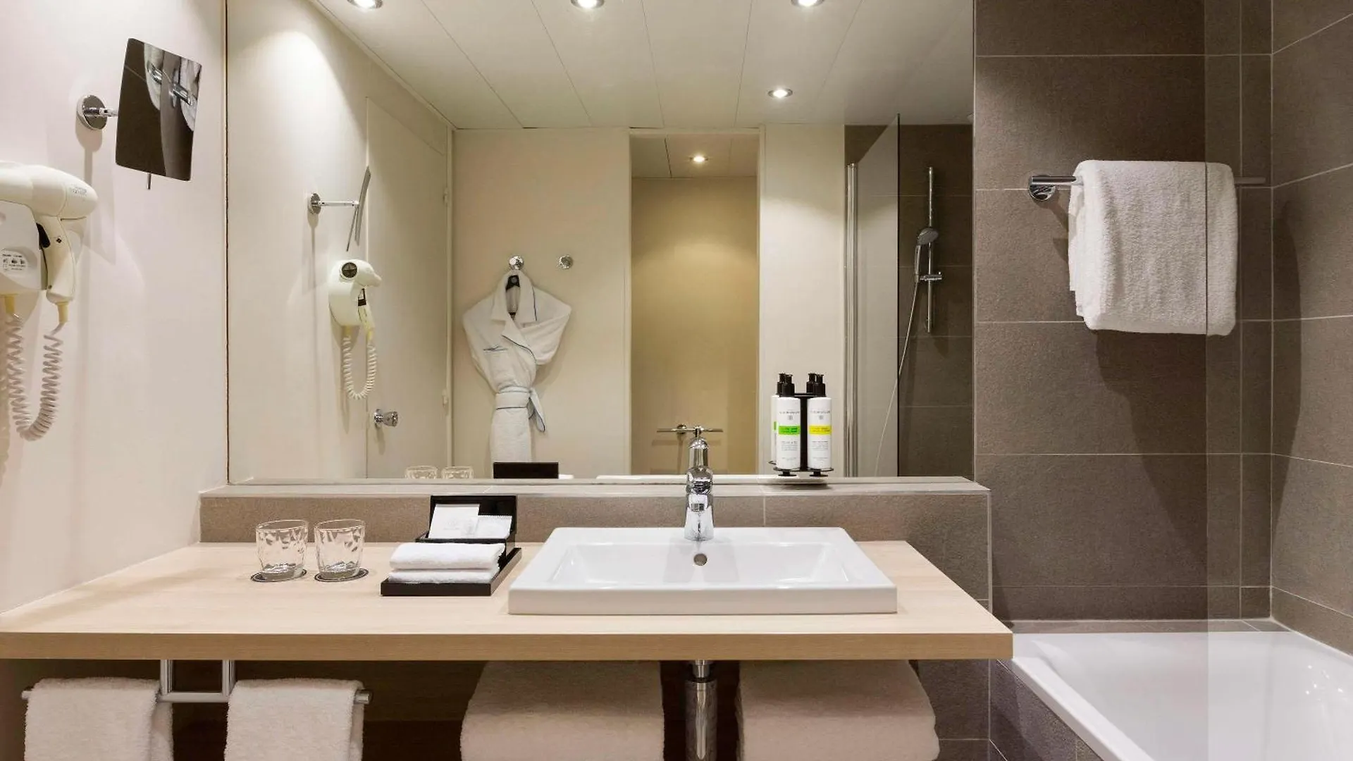 Pullman Paris Montparnasse Hotel